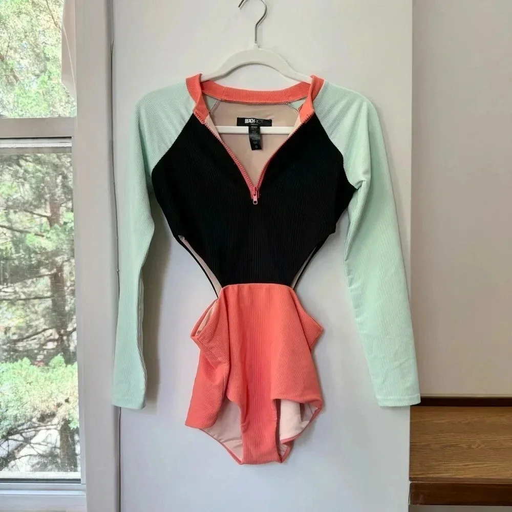New Beach Riot Bethany Rash Guard Long-Sleeve One-Piece Swimsuit Medium